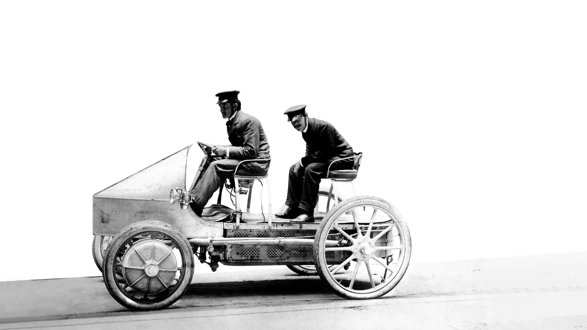 Porsche відзначає 125 років електромобілю із бензиновим генератором — photo 46045