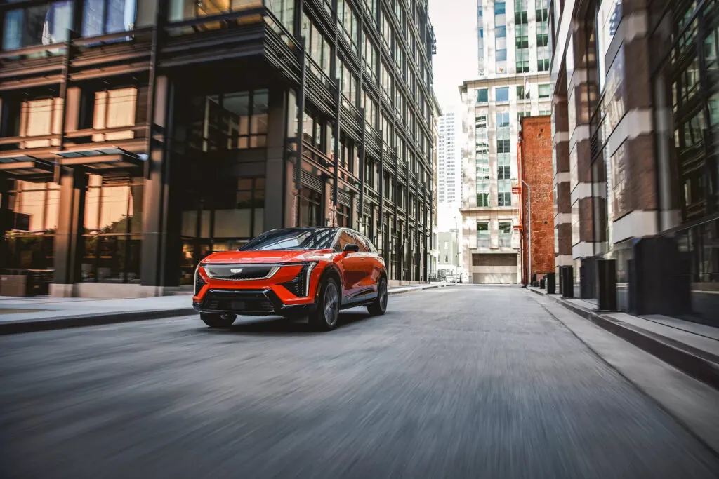 Оновлений електричний кросовер Cadillac Optiq став потужнішим й технологічнішим — photo 4