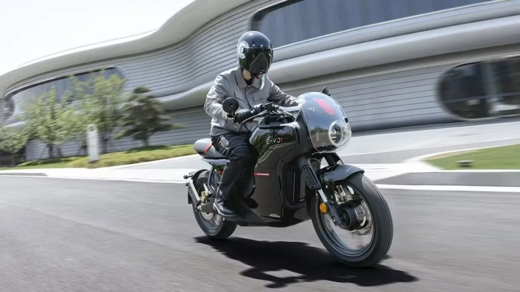 Honda представила перший серійний електричний мотоцикл E-VO — photo 3