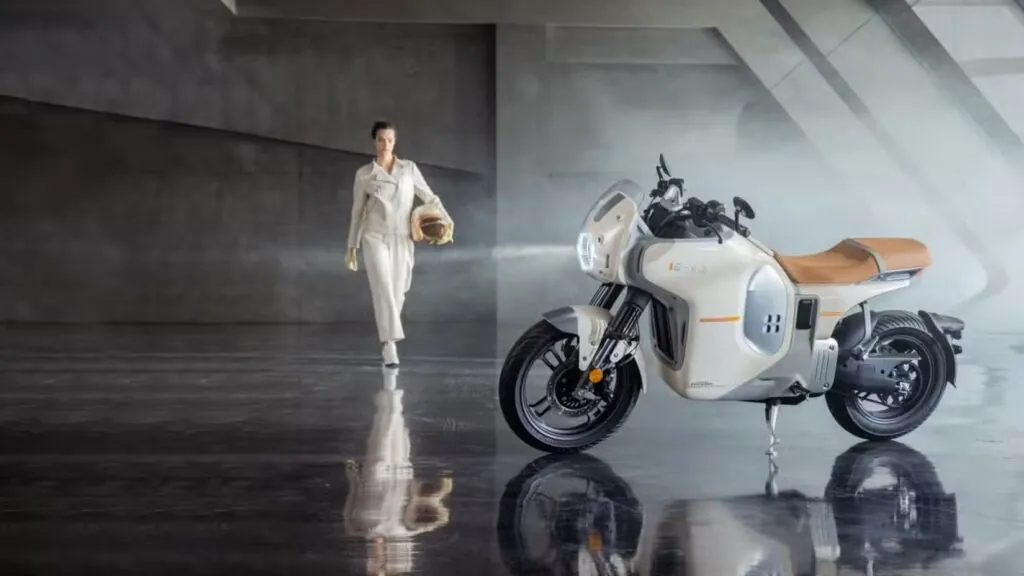 Honda представила перший серійний електричний мотоцикл E-VO — photo 2 Honda представила перший серійний електричний мотоцикл E-VO — photo 2