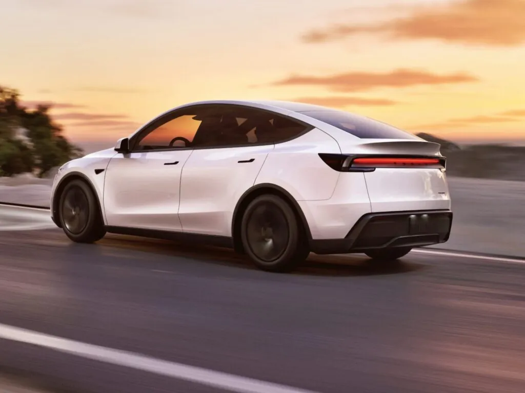Tesla готовит новую роскошную версию Model Y с удлиненной колесной базой — photo 4