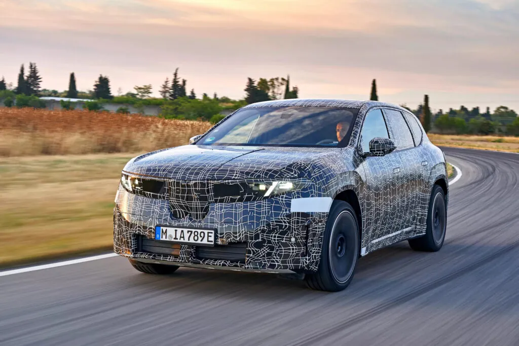 BMW представила нові технічні деталі електричного кросовера iX3 — photo 2