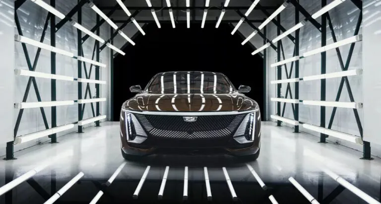 Cadillac передав першому клієнту електроседан Celestiq вартістю $350 000 — photo 46468