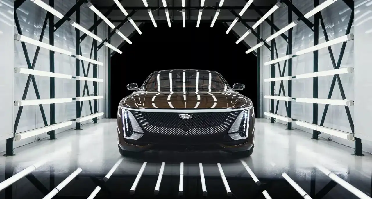 Cadillac передав першому клієнту електроседан Celestiq вартістю $350 000 — photo 46468