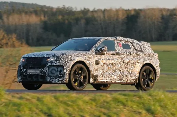 Новий Range Rover Velar перевтілюється в електричний фастбек — photo 44250
