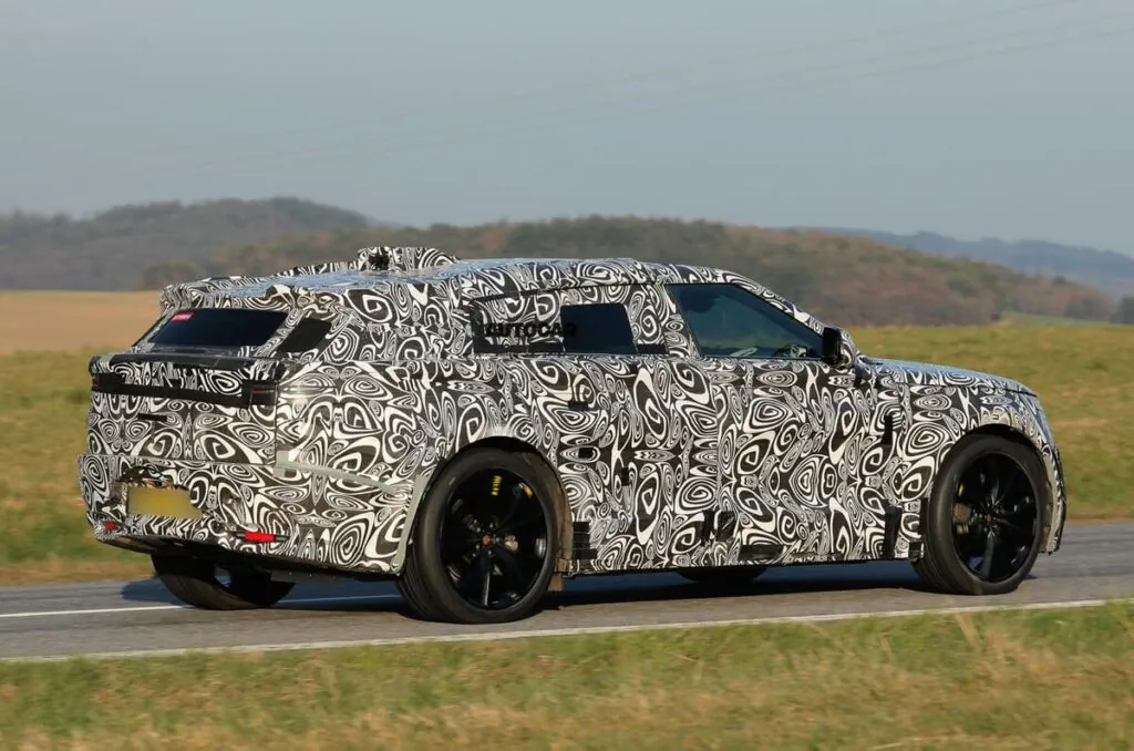 Новий Range Rover Velar перевтілюється в електричний фастбек — photo 5