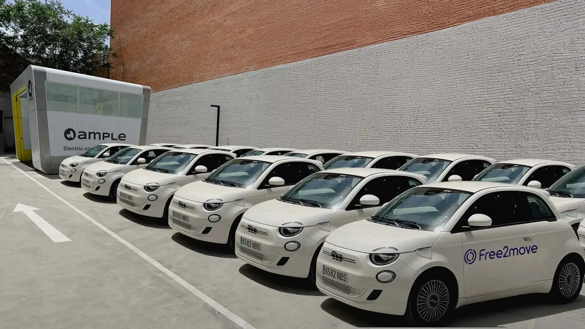 Fiat запускает в Мадриде флот электрокаров 500e со сменными батареями — photo 45191