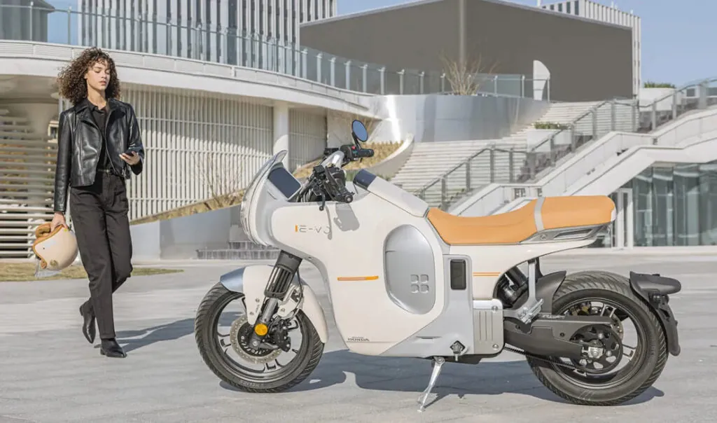 Honda представила перший серійний електричний мотоцикл E-VO — photo 5