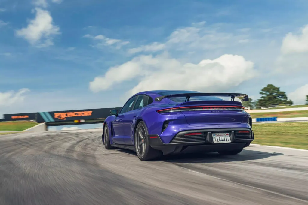Porsche Taycan Turbo GT устанавливает новые рекорды для электромобилей — photo 5