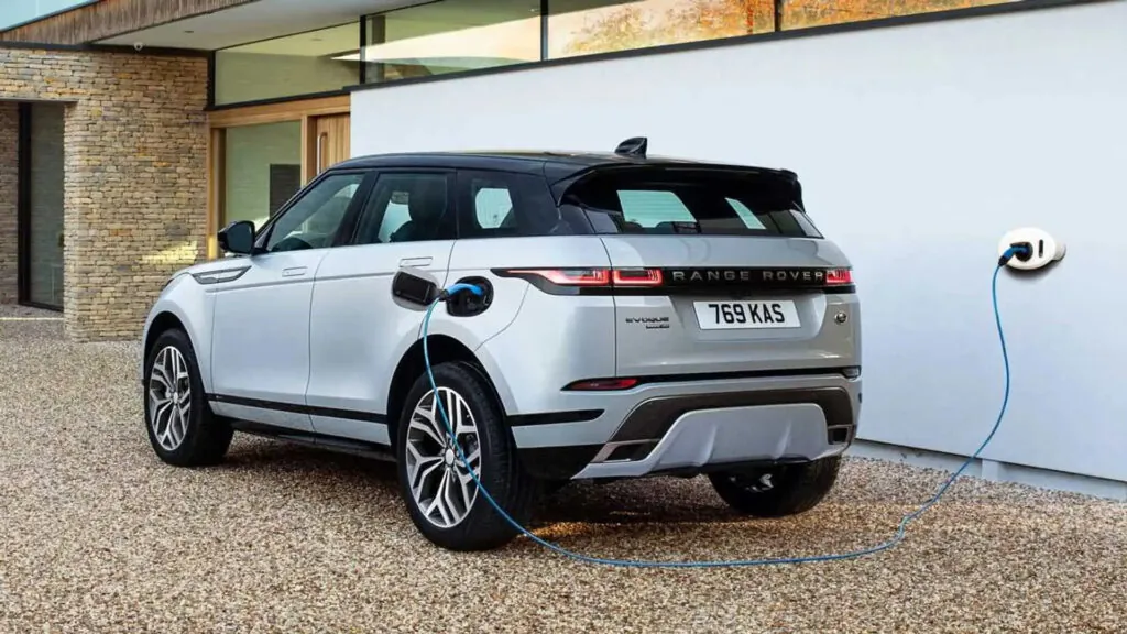 Новий Range Rover Velar перевтілюється в електричний фастбек — photo 4