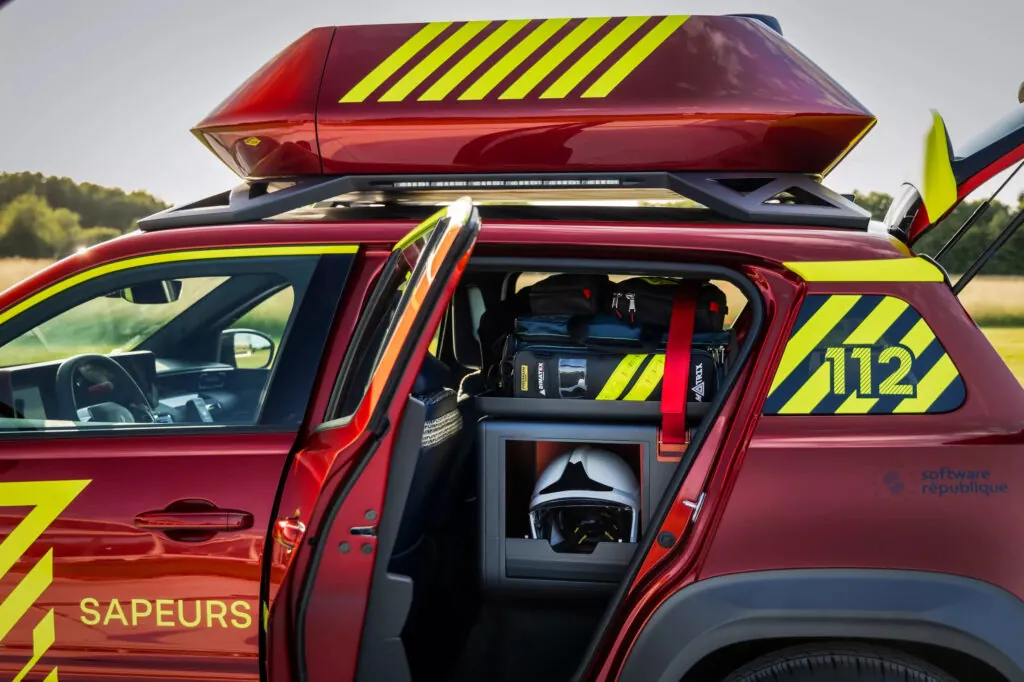 Renault представив унікальний електричний концепт Vision 4Rescue — photo 4