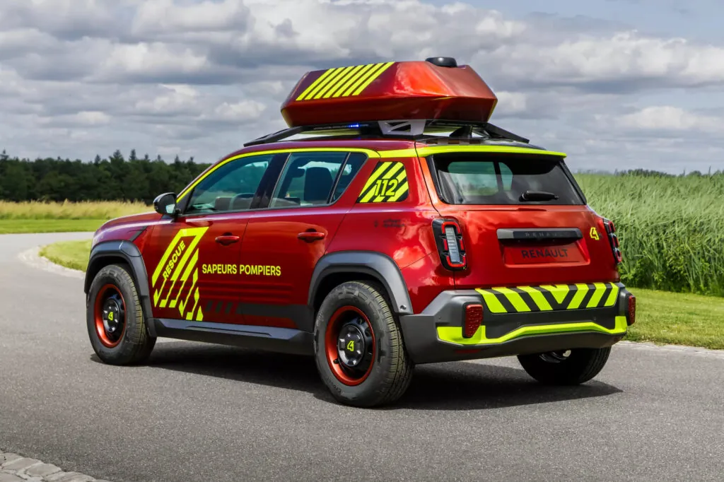 Renault представив унікальний електричний концепт Vision 4Rescue — photo 13