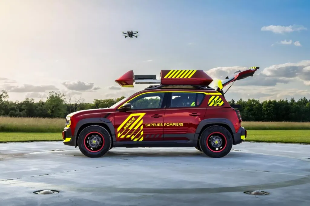 Renault представив унікальний електричний концепт Vision 4Rescue — photo 11