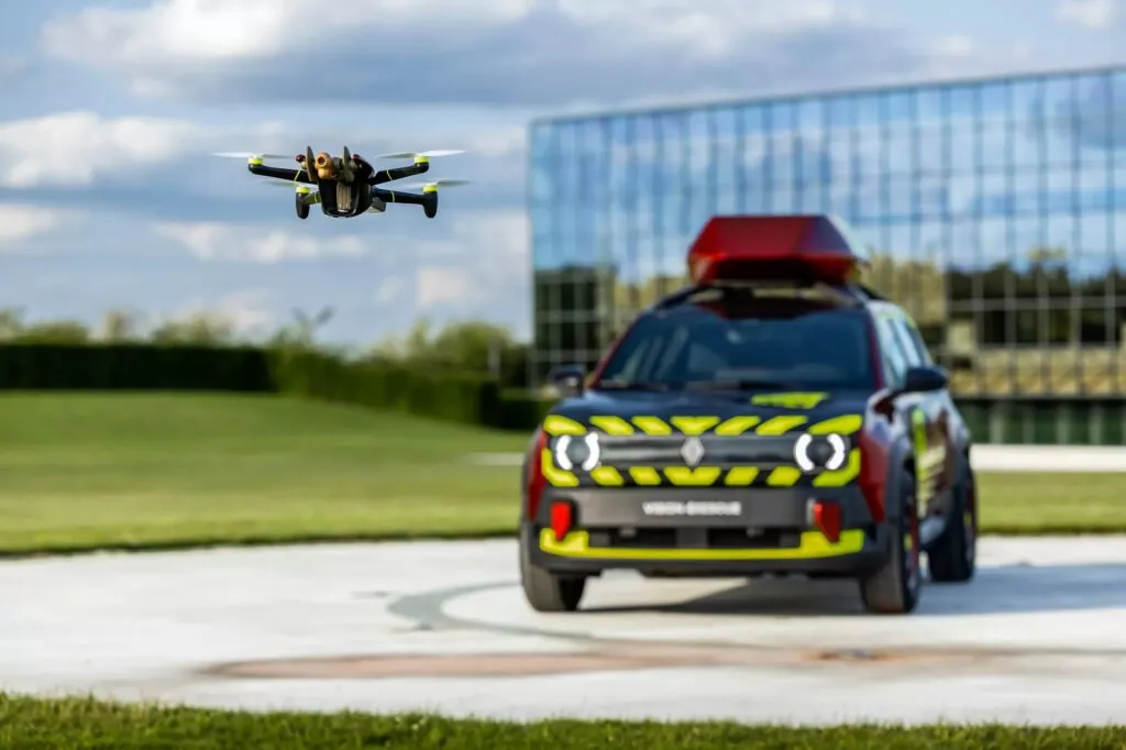 Renault представив унікальний електричний концепт Vision 4Rescue — photo 10
