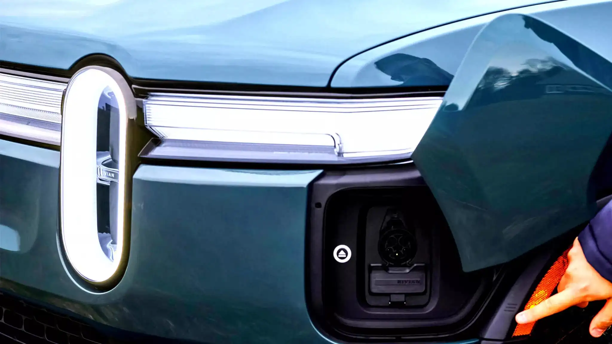 Rivian отзывает 28 тысяч электромобилей R1T и R1S из-за неисправных поворотников — photo 45420