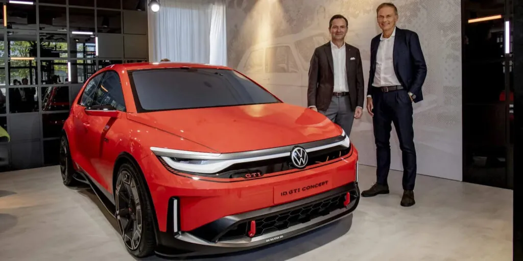 Що відомо про перший суто електричний Volkswagen Golf Mk9 з софтом від Rivian? — photo 4