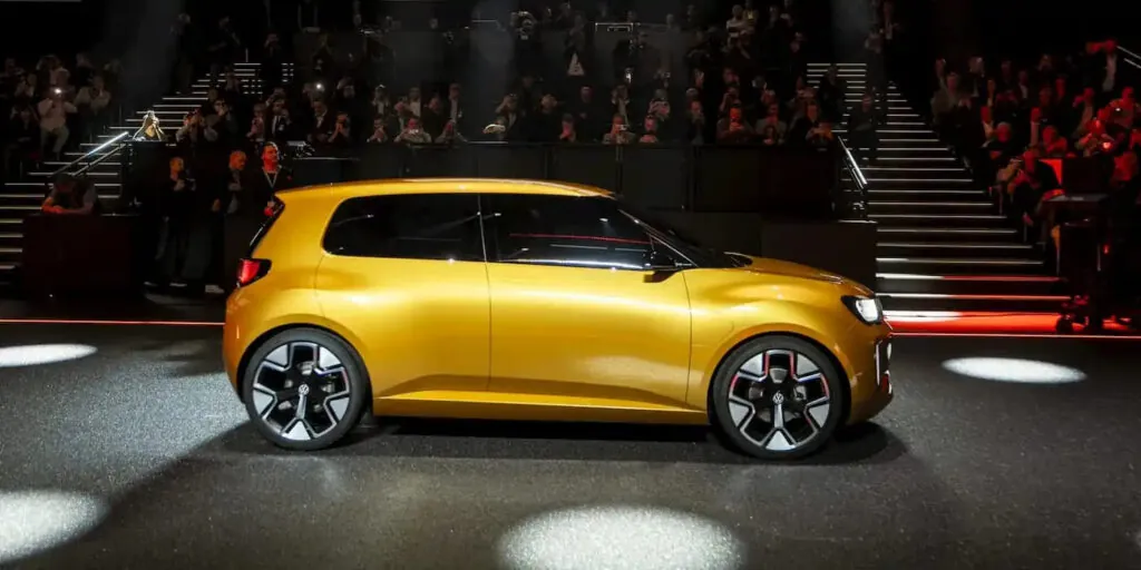 Що відомо про перший суто електричний Volkswagen Golf Mk9 з софтом від Rivian? — photo 2