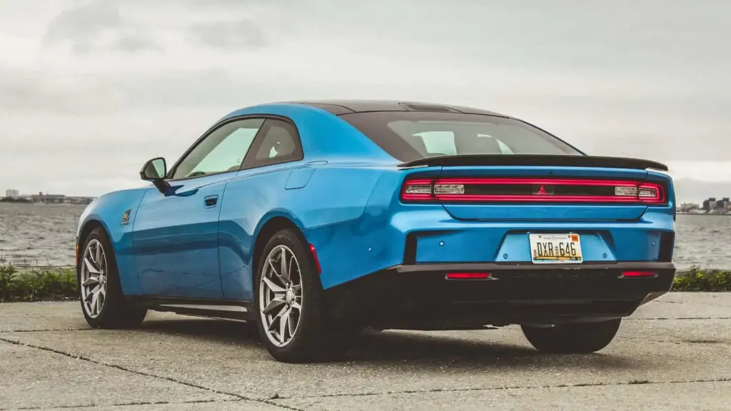 Dodge відкликає електричні Charger через… надмірну тишу — photo 3