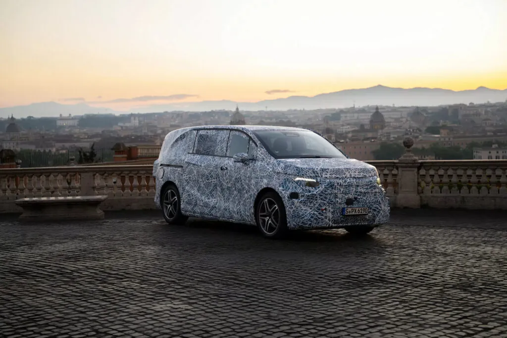 Mercedes готовит к запуску электрический минивэн VLE — photo 2