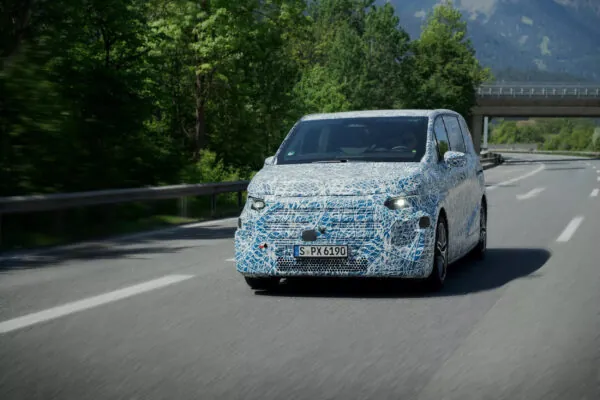 Mercedes готовит к запуску электрический минивэн VLE — photo 47459