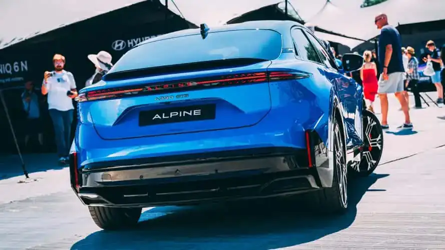 Как Alpine проектирует новые электрокары: AI, карандаш и французский шарм — photo 4