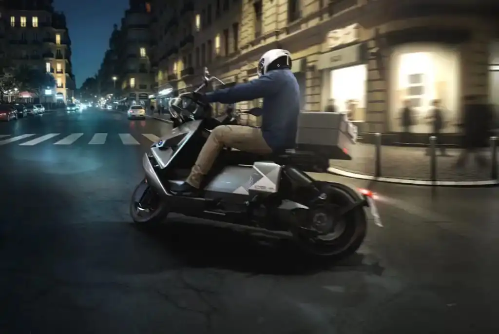 Обновленный электроскутер BMW CE 04 стал быстрее, «умнее» и стильнее — photo 7