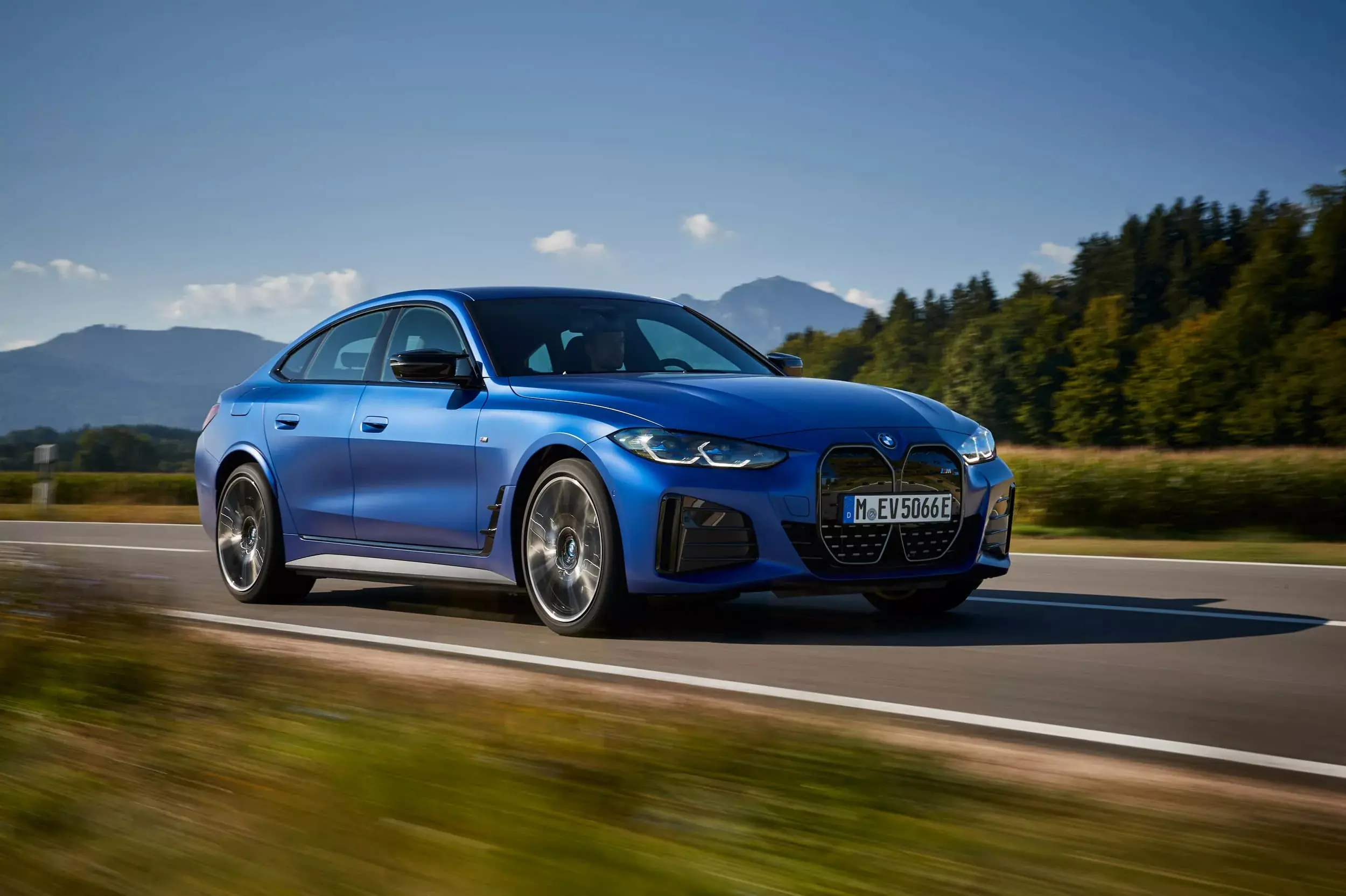 BMW відкликає 70 тисяч електромобілів через проблему з програмним забезпеченням — photo 47148