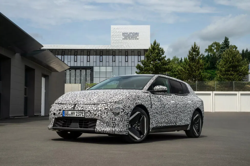 Електричний Kia EV4 пережив тест на витривалість в «зеленому пеклі» — photo 2