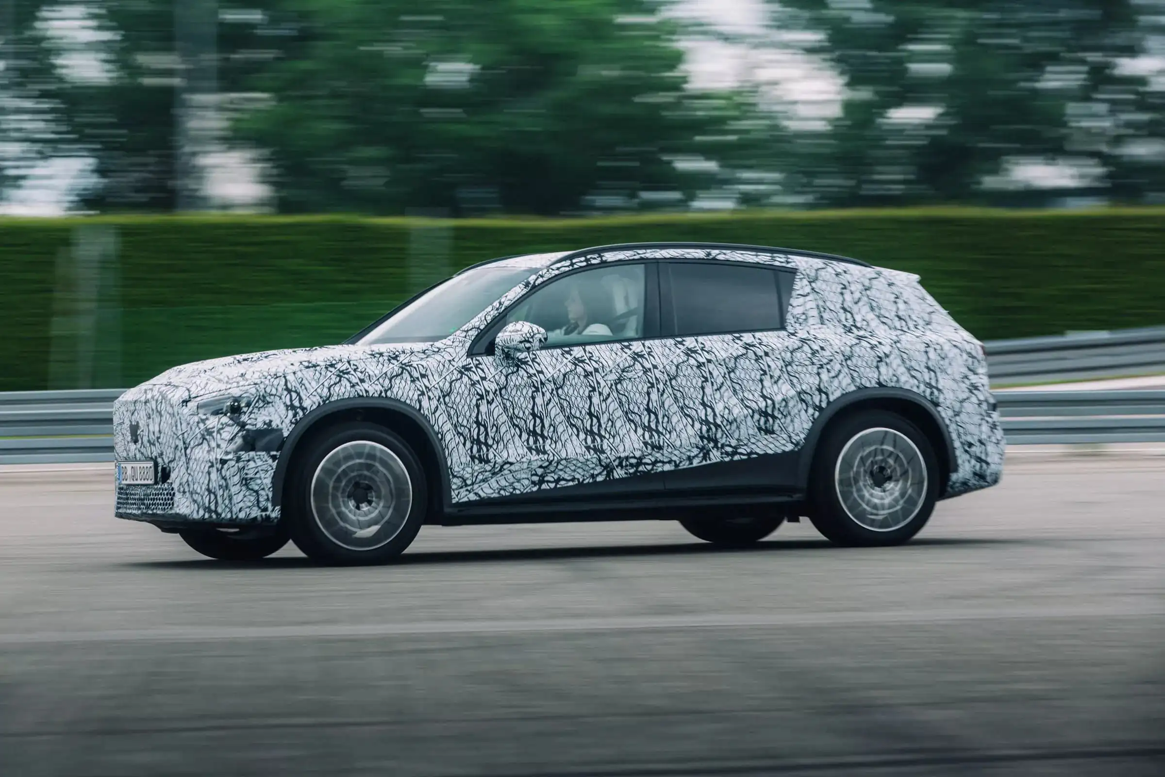 Электрический кроссовер Mercedes-Benz GLC дебютирует на автосалоне в Мюнхене — photo 48451