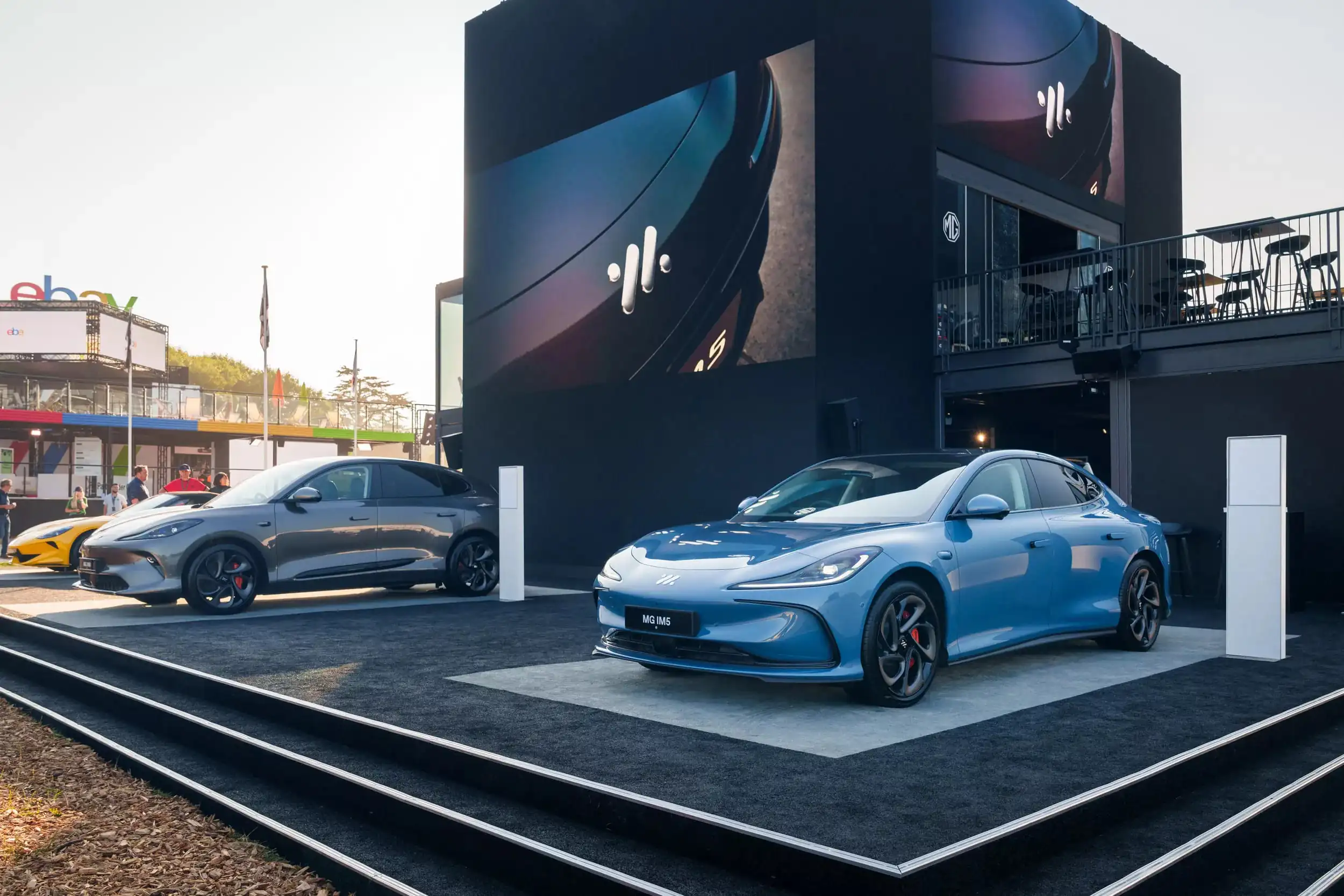 MG представила два новых электрокара на Фестивале скорости — photo 48427