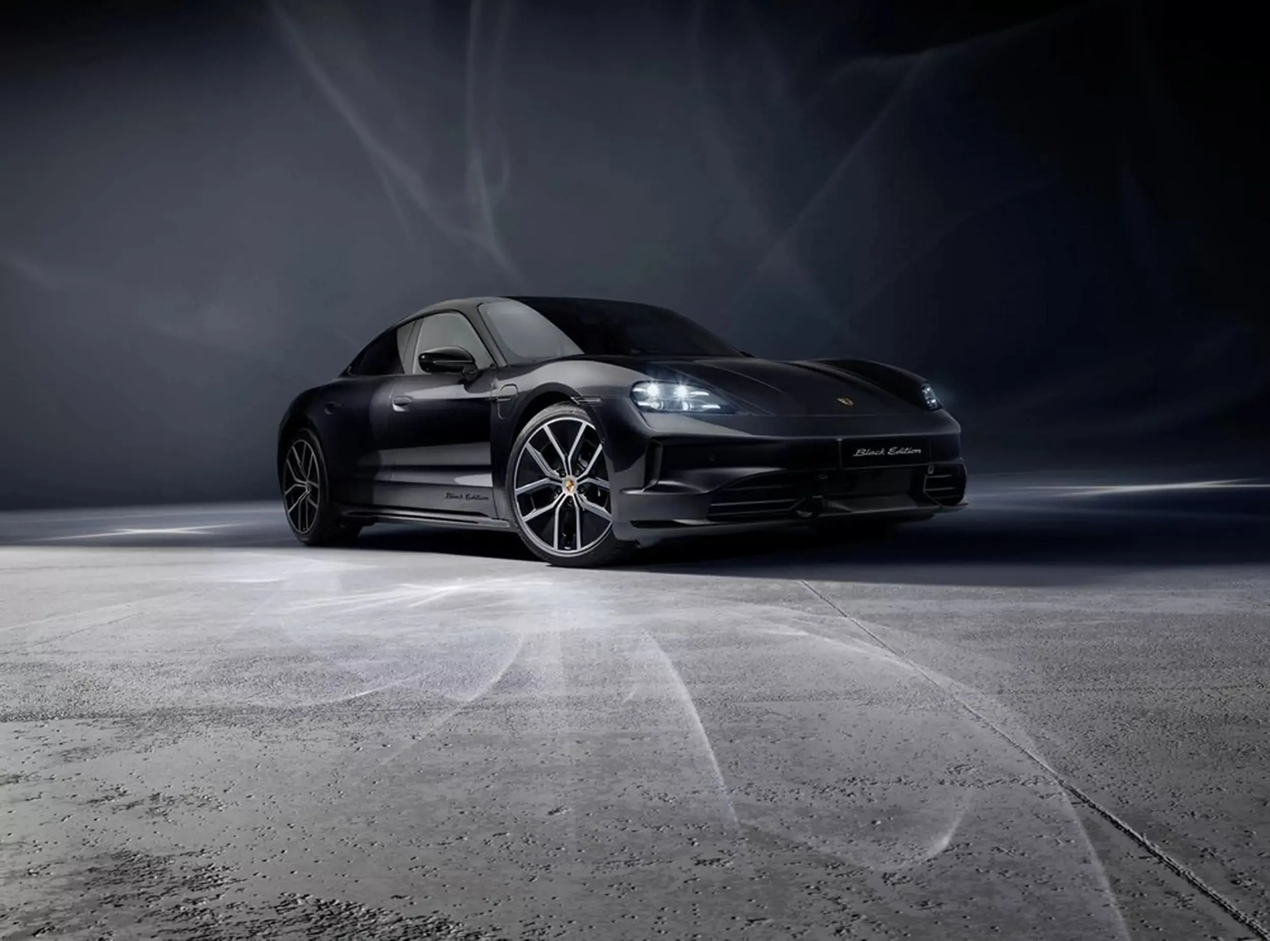 Чи зможе Porsche Taycan Black Edition оживити продажі? — photo 48084