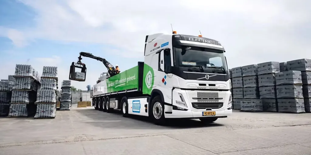 Volvo без зайвого шуму вже випустила 5000 електровантажівок — photo 4