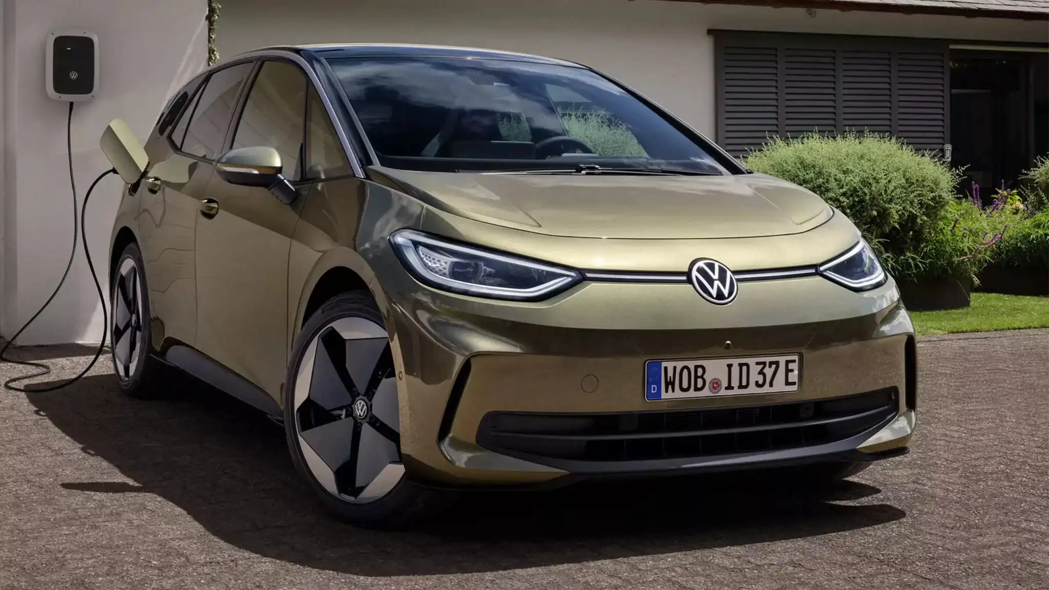 Volkswagen обігнав Tesla за продажами електромобілів в Європі — photo 48019