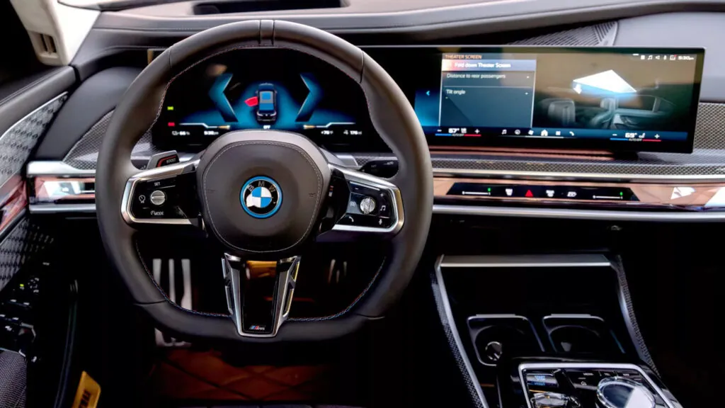 BMW відкликає 70 тисяч електромобілів через проблему з програмним забезпеченням — photo 2