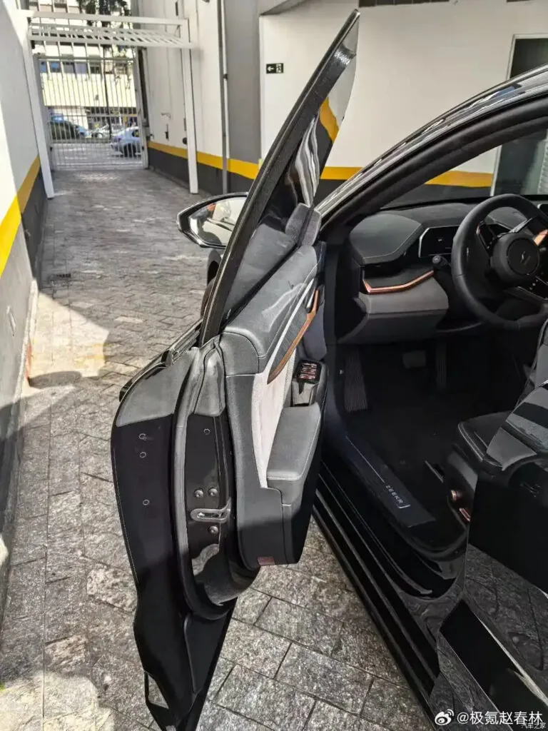 Електромобіль Zeekr 001 отримав броньовану версію — photo 3