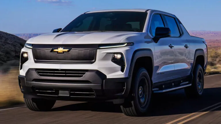 Електричний пікап Chevrolet Silverado EV проїхав рекордні 1704 км на одному заряді — photo 51192