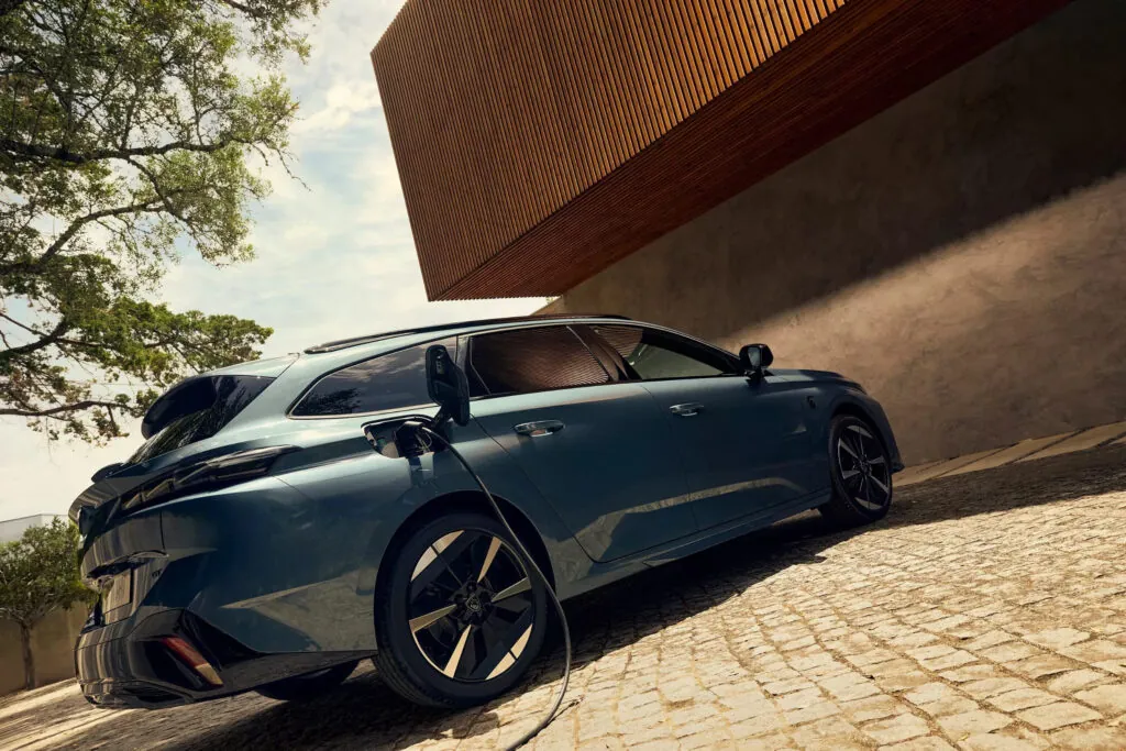 Обновленный Peugeot 308 стал еще более технологичным — photo 5