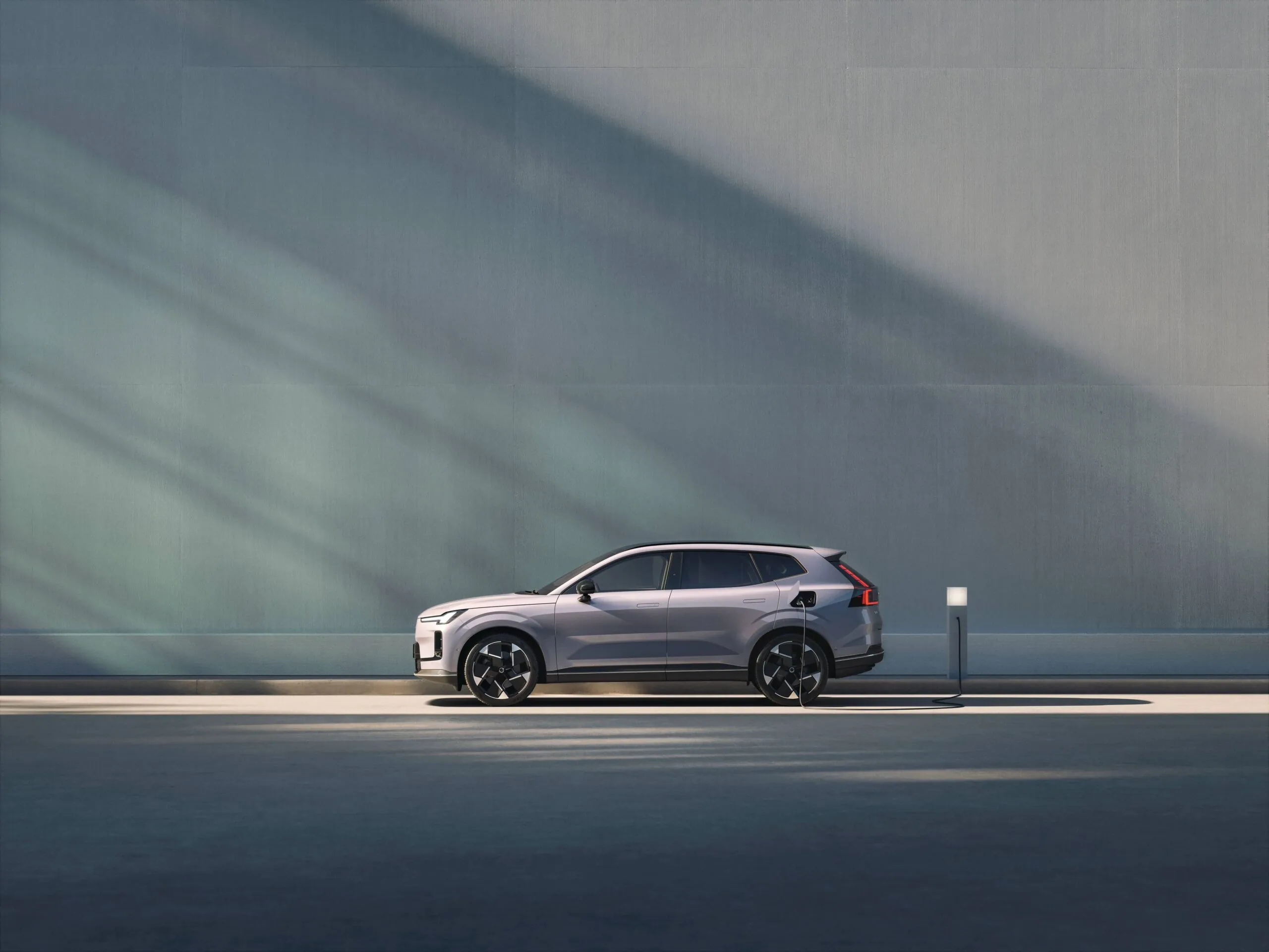 Встречайте новый Volvo XC70: заряжаемый гибрид с рекордной автономностью — photo 53610