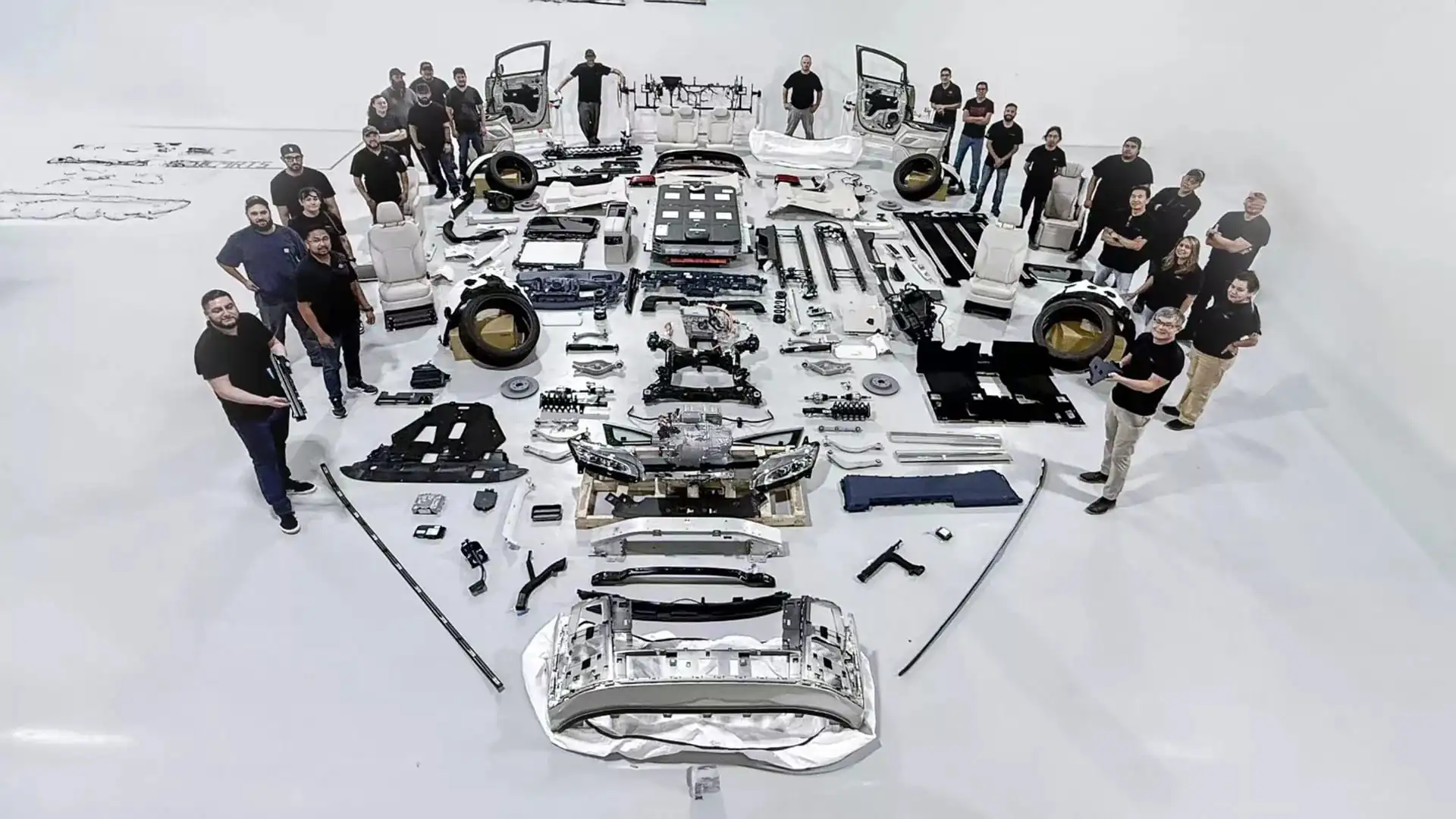 Faraday Future розпочала тестове виробництво електромінівена FX Super One — photo 50990