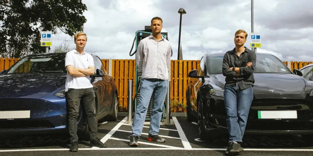 Звільнені співробітники Tesla заснували Hubber, щоб змінити міську зарядку — photo 52635