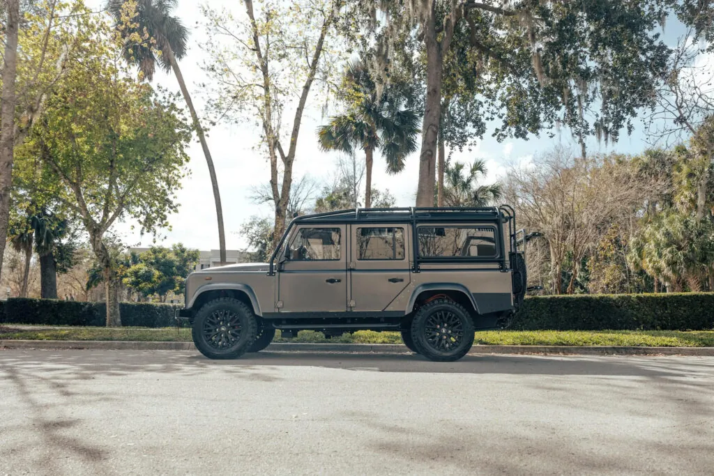 ECD Automotive превратила классический Defender в электрический внедорожник — photo 2 ECD Automotive превратила классический Defender в электрический внедорожник — photo 2