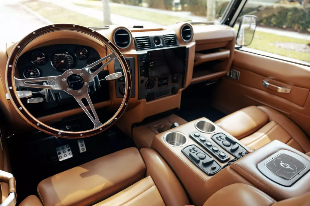 ECD Automotive превратила классический Defender в электрический внедорожник — photo 6 ECD Automotive превратила классический Defender в электрический внедорожник — photo 6