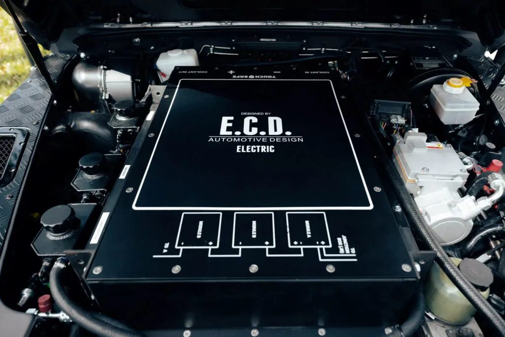 ECD Automotive превратила классический Defender в электрический внедорожник — photo 7 ECD Automotive превратила классический Defender в электрический внедорожник — photo 7