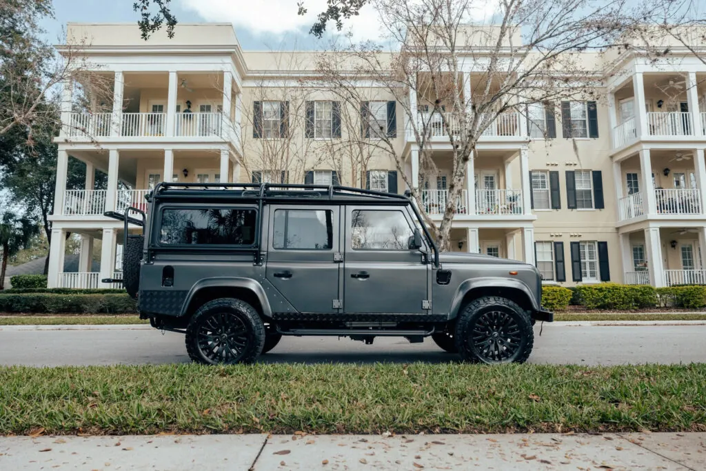 ECD Automotive превратила классический Defender в электрический внедорожник — photo 9 ECD Automotive превратила классический Defender в электрический внедорожник — photo 9
