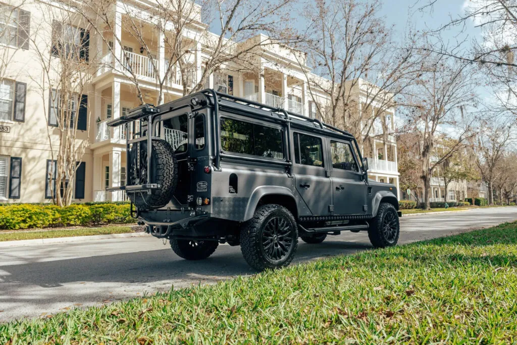 ECD Automotive превратила классический Defender в электрический внедорожник — photo 8 ECD Automotive превратила классический Defender в электрический внедорожник — photo 8