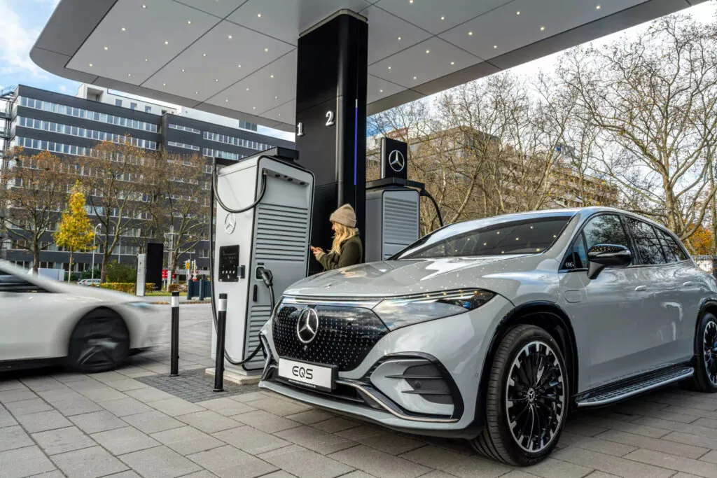 Mercedes-Benz закликає ЄС переглянути заборону ДВЗ до 2035 року — photo 2 Mercedes-Benz закликає ЄС переглянути заборону ДВЗ до 2035 року — photo 2