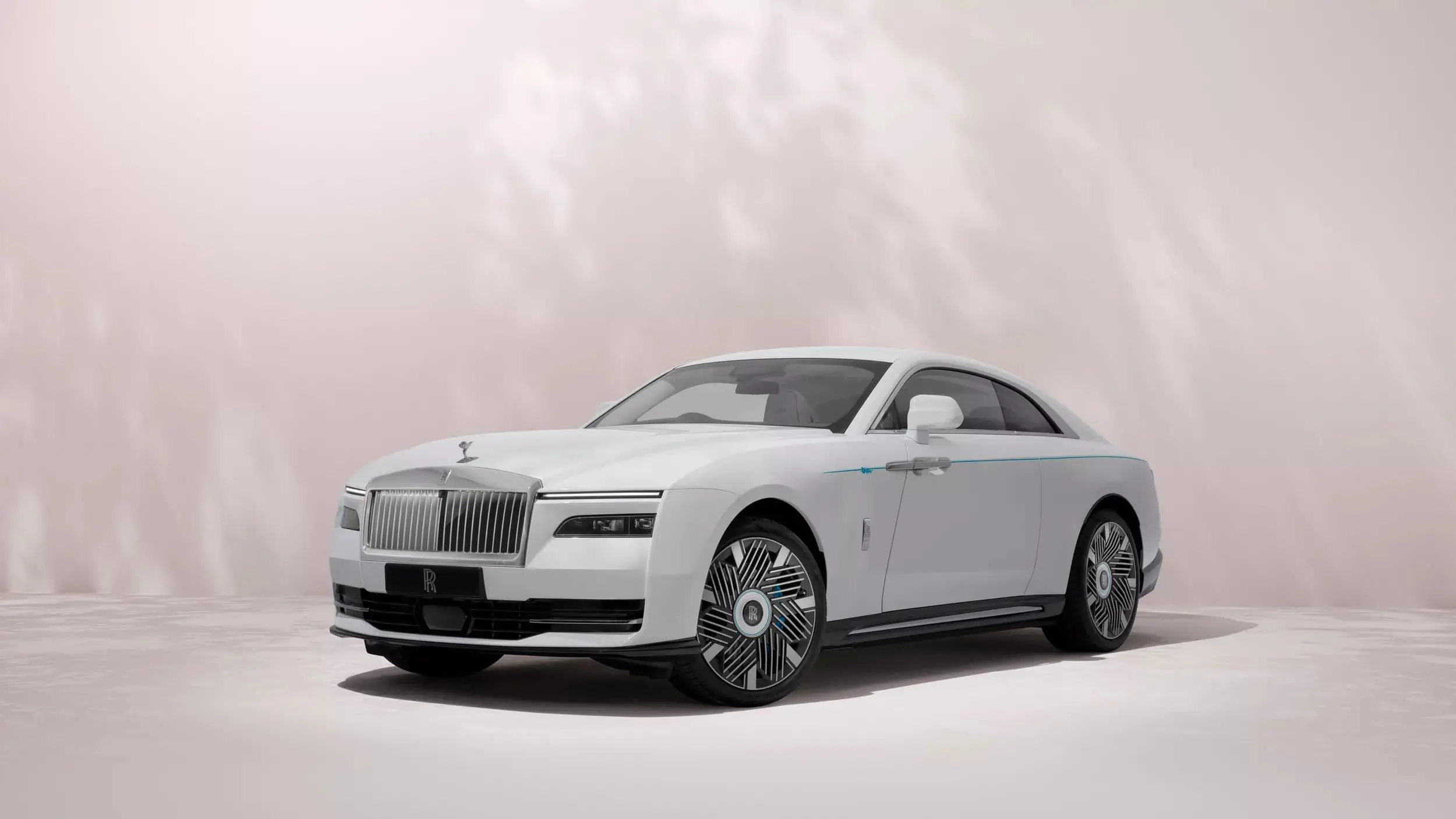 Rolls-Royce представляет эксклюзивную версию своего электромобиля Spectre — photo 53534