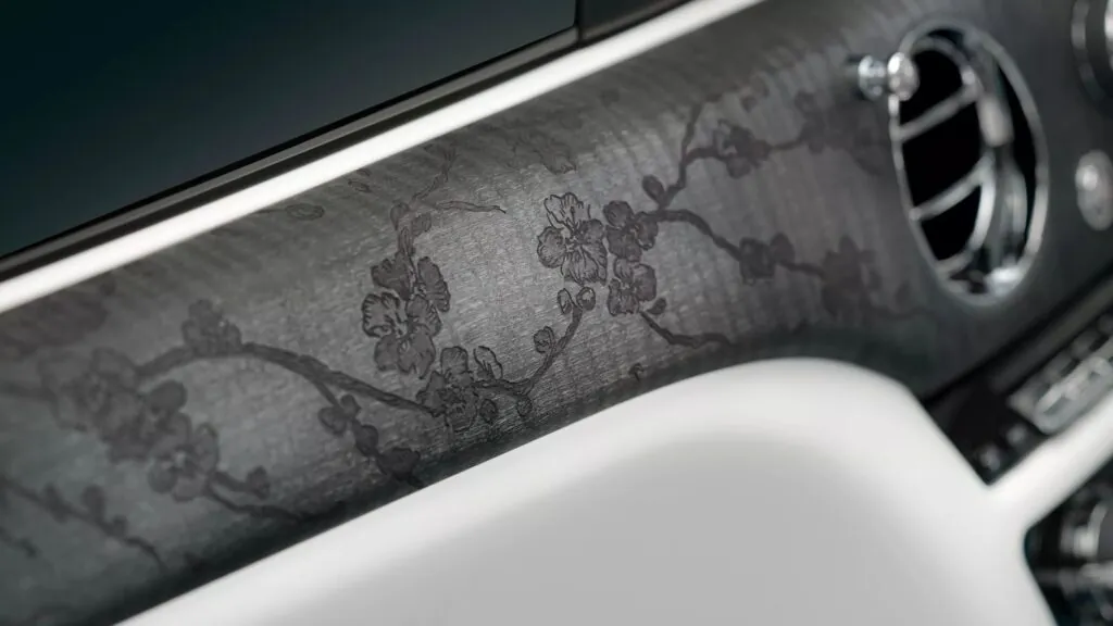 Rolls-Royce представляет эксклюзивную версию своего электромобиля Spectre — photo 3