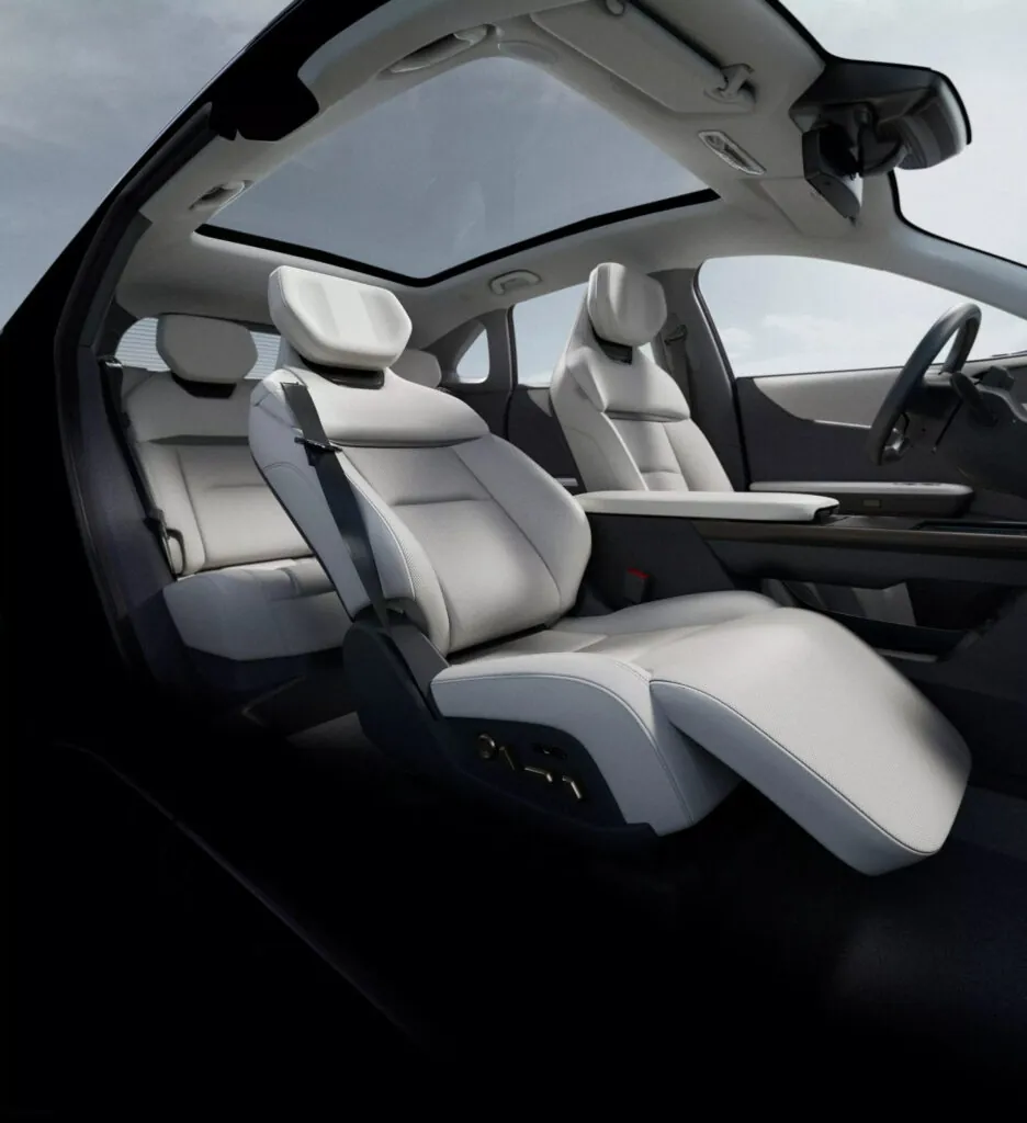 Mazda озвучила цены и комплектующие EZ-60 для китайского рынка — photo 5