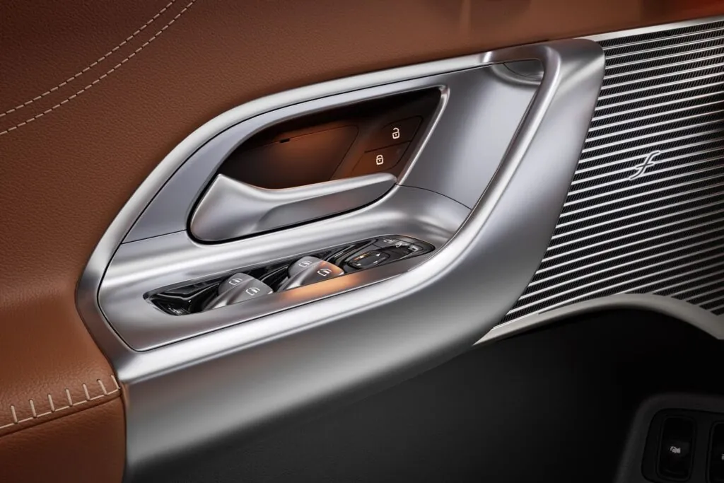 Mercedes показал гигантский экран нового электрокроссовера GLC EV — photo 4